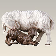 Krippenfigur · Schaf mit Lamm säugend Nr. 700144-12